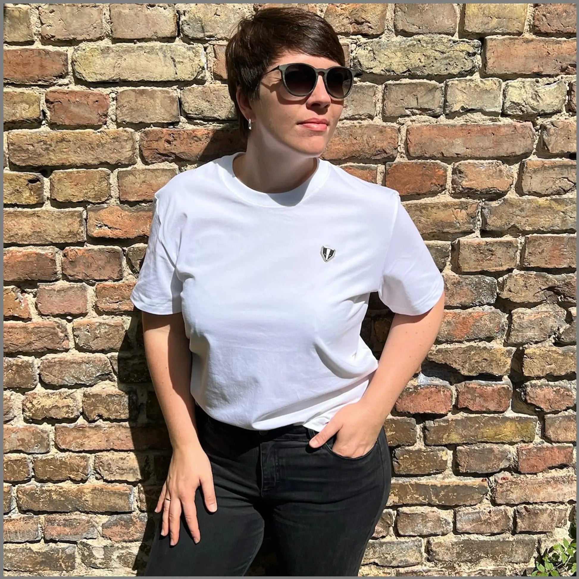 DACHS Unisex T-Shirt with Badge - White DACHS Road-cycling - Radsport
